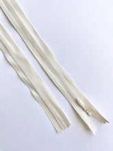 Fermoar rezistent, ascuns, brand YKK, culoare vanilie, crem deschis, 70 cm lungime